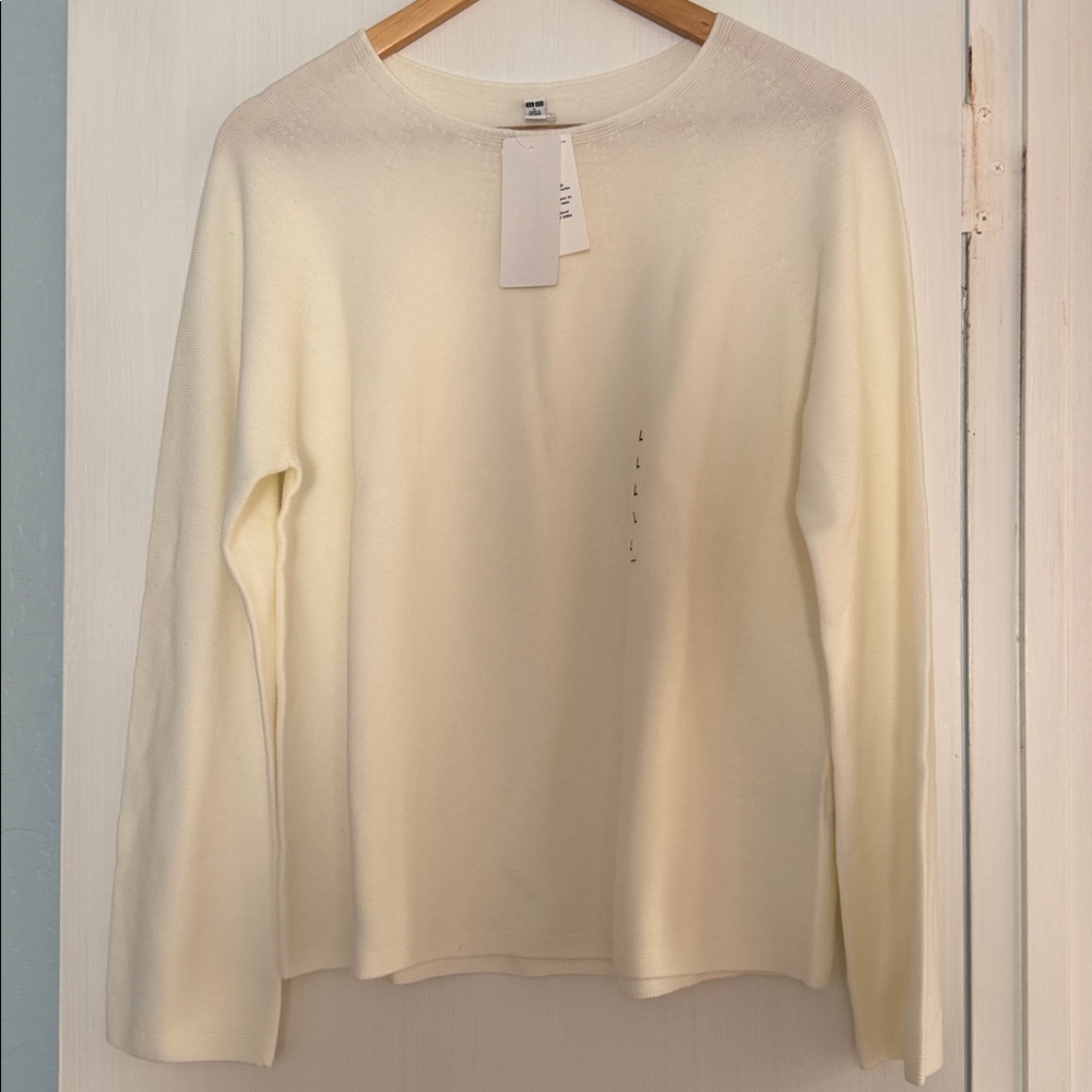 Uniqlo 3D knit White Long Sleeve Top